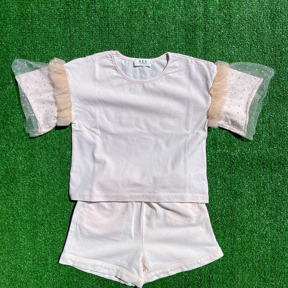 Cotton Girls Set of Two ( shirt and shorts) 2-3 years - Picture 4 of 4